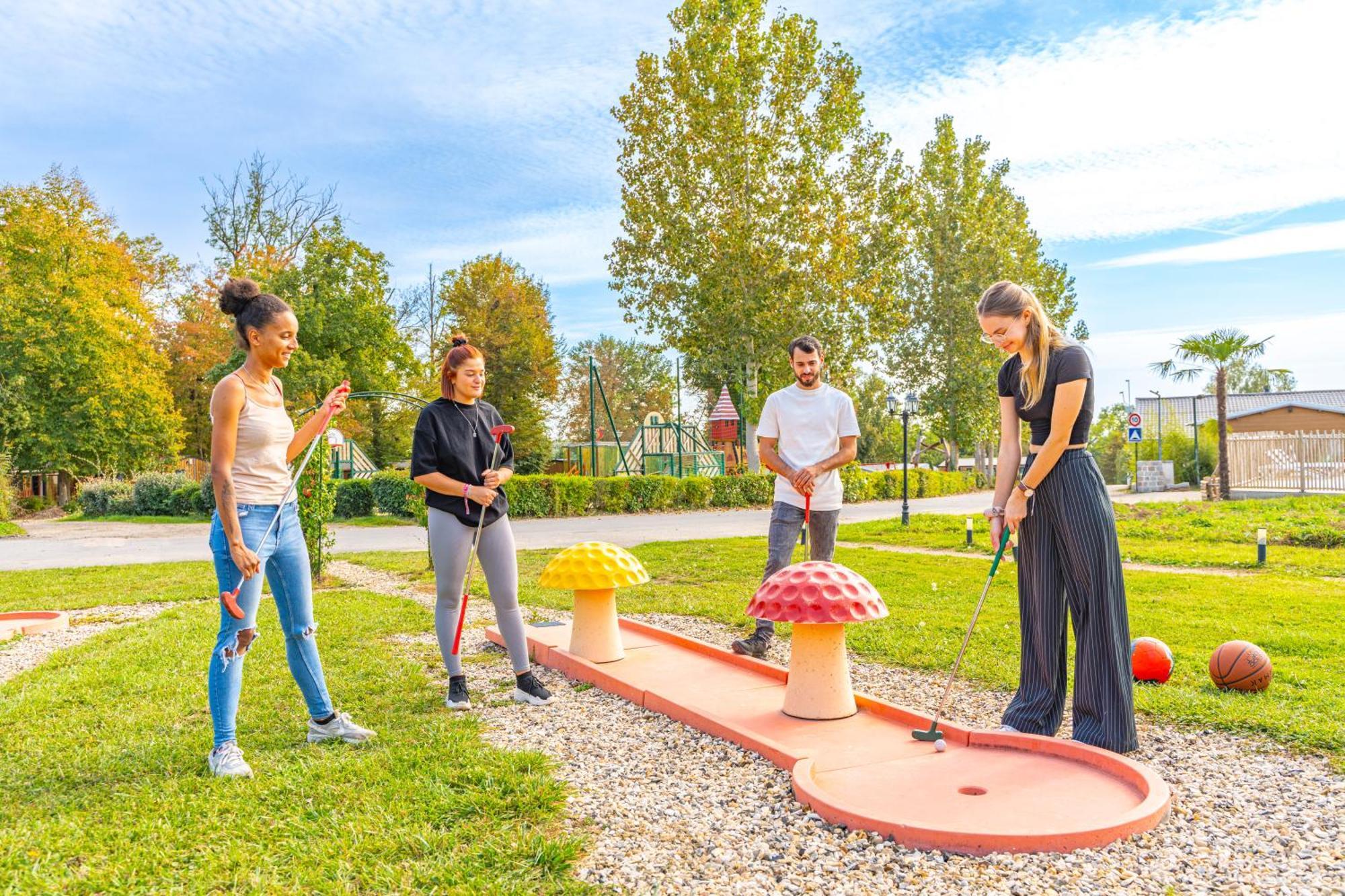 巴黎公园宿营地 Villevaudé 外观 照片